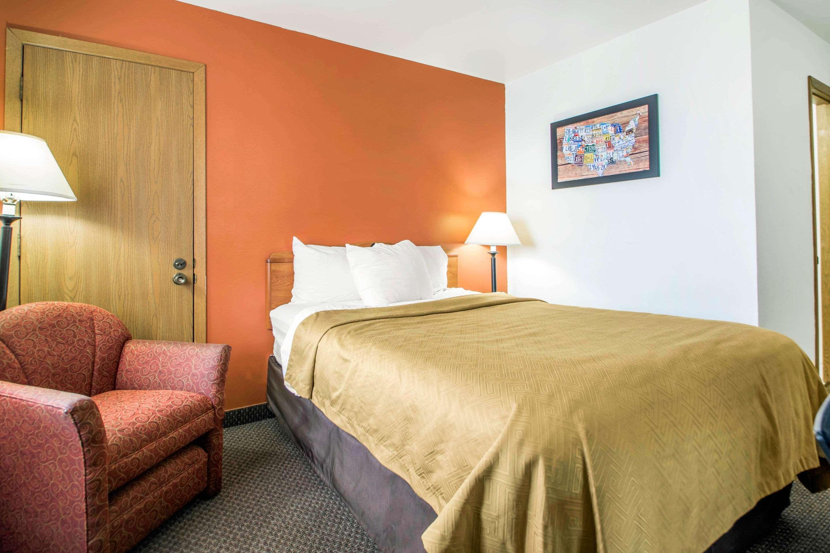 Clarion Pointe Hotel