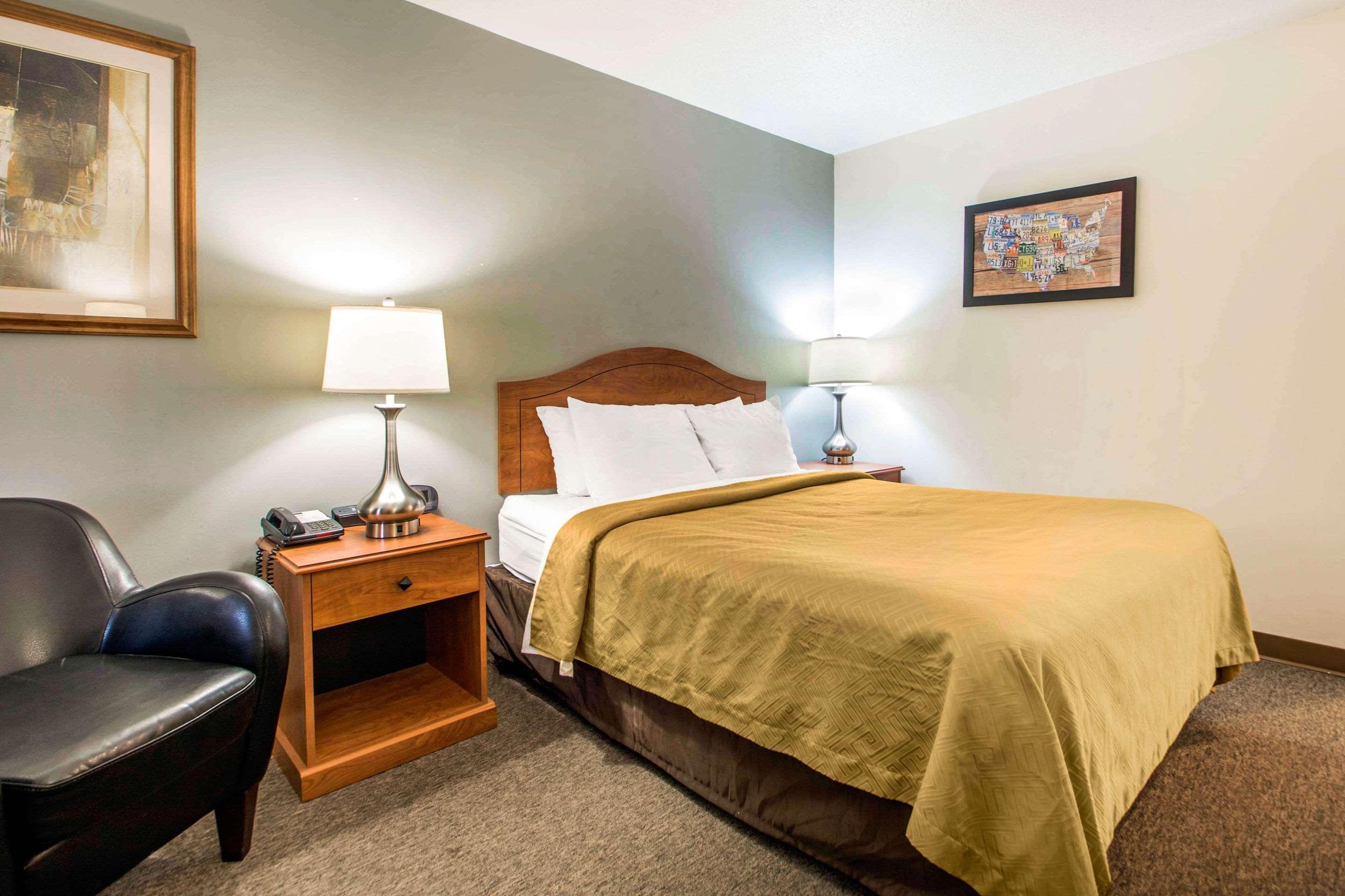 Clarion Pointe 2*