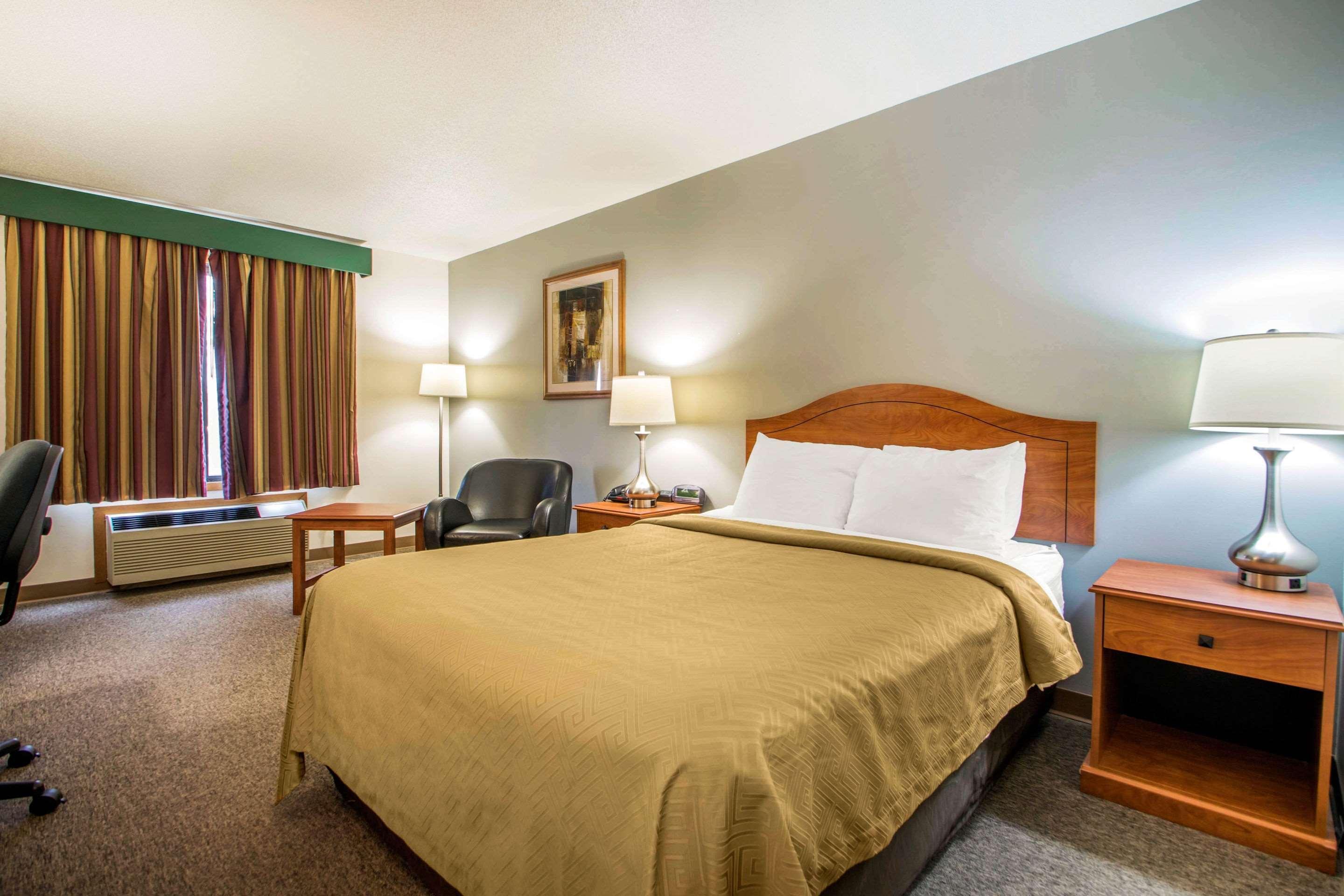 Clarion Pointe Hotel