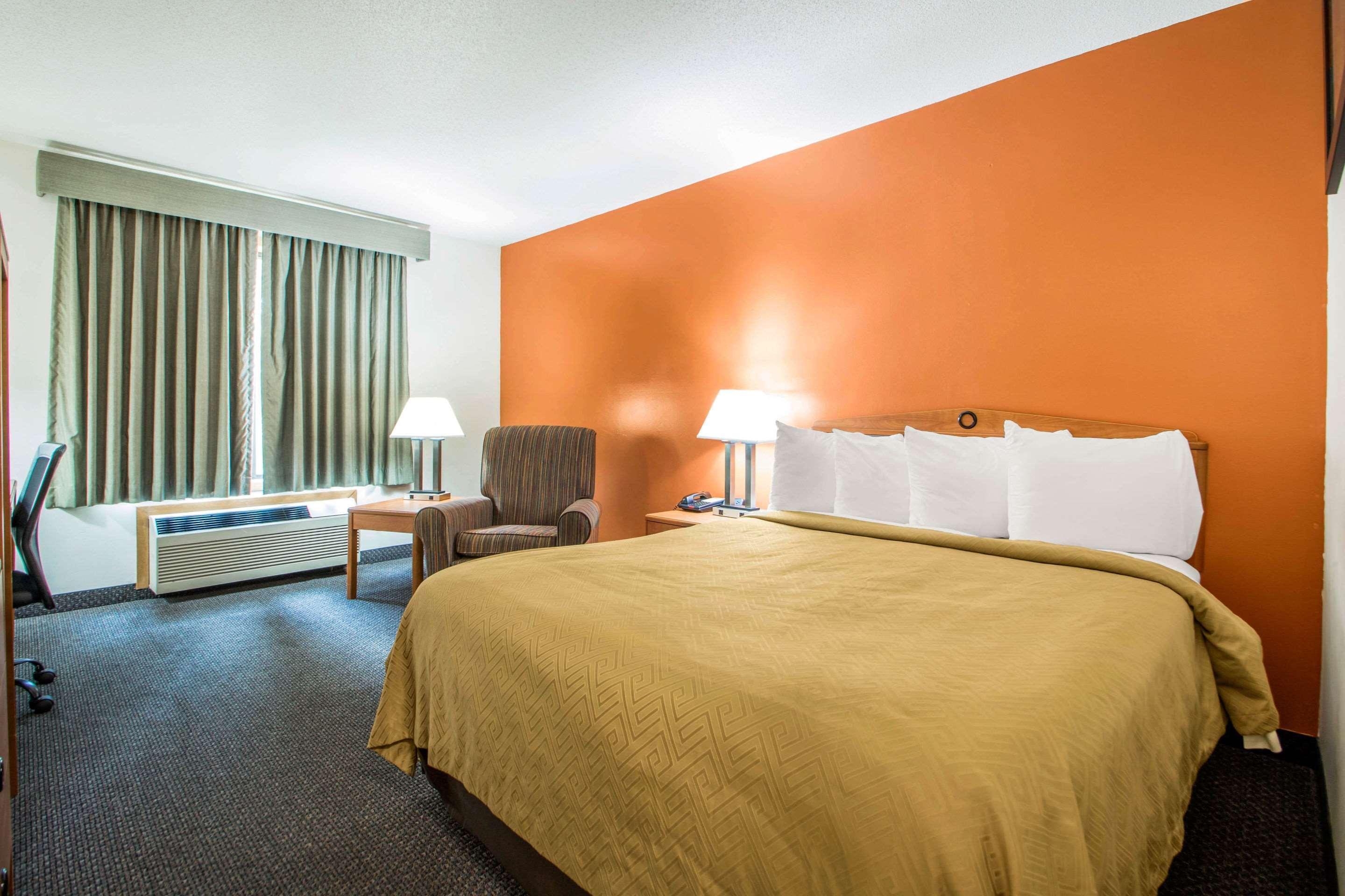 Econo Hotel